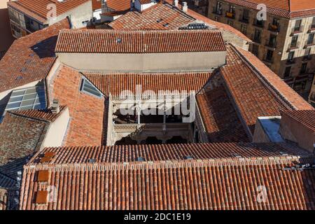 Blick auf den Innenhof der Casa de las Conchas von La Clerecia, Salamanca, Kastilien und Leon, Spanien Stockfoto