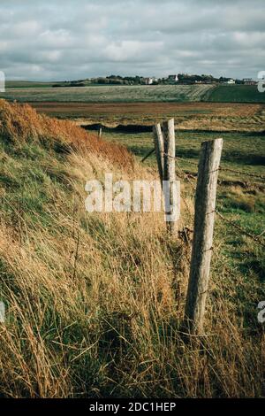 Land, Wiesen und Felder an der Opalküste. Higth-Qualität Foto Stockfoto