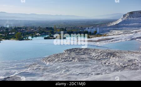 Natürliche Travertin Pools und Terrassen in Pamukkale. Pamukkale, Türkei Stockfoto