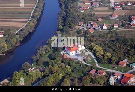 Pfarrkirche unserer lieben Frau vom Schnee und Pauline Kloster in Kamensko, Kroatien Stockfoto