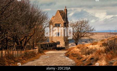 Rivington Pike und Winter Hill über Anglezarke Reservoir in der West pennines Stockfoto