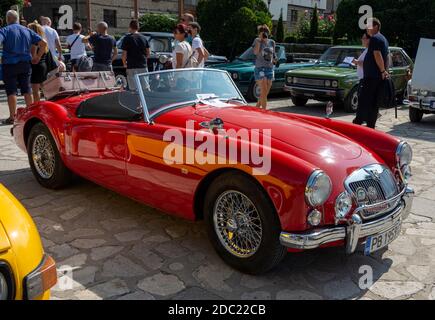 MG MGA Cabriolet 1960. Legendärer britischer klassischer 2-Türer mit offenem Oberteil im Vintage-Stil. Stockfoto