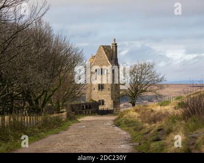 Rivington Pike und Winter Hill über Anglezarke Reservoir in der West pennines Stockfoto