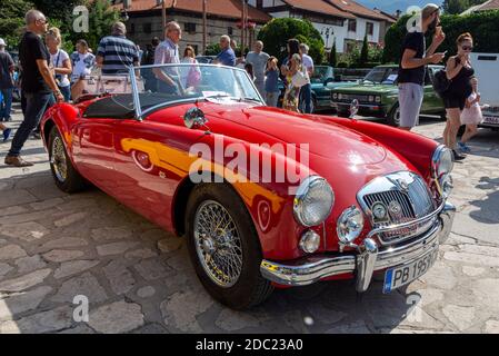 MG MGA Cabriolet 1960. Legendärer britischer klassischer 2-Türer mit offenem Oberteil im Vintage-Stil. Stockfoto