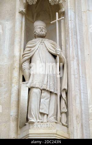 St. Quirinus, Westportal der Kirche des Hl. Markus, Zagreb, Kroatien. Stockfoto