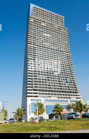 Wolkenkratzer an der Jeddah Corniche, 30 km Küstenresort der Stadt Jeddah mit Küstenstraße, Erholungsgebieten, Pavillons und bürgerlichen Bildhauerei Stockfoto