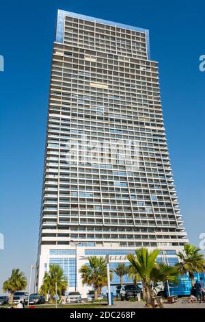 Wolkenkratzer an der Jeddah Corniche, 30 km Küstenresort der Stadt Jeddah mit Küstenstraße, Erholungsgebieten, Pavillons und bürgerlichen Bildhauerei Stockfoto