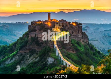 Blick auf Civita di Bagnoregio, eine Stadt in der Provinz Viterbo, Latium, Italien Stockfoto