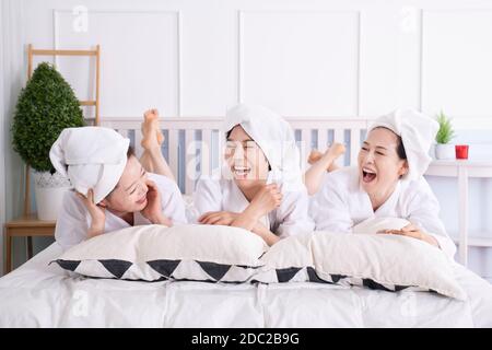 Glück Menschen Lebensstil, lächelnd aktive Senior Ladies 155 Stockfoto