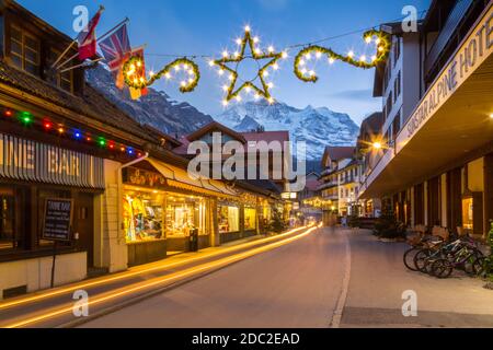 Die dorfstraße in Wengen, Jungfrau Region, Berner Oberland, Schweizer Alpen, Schweiz, Europa Stockfoto