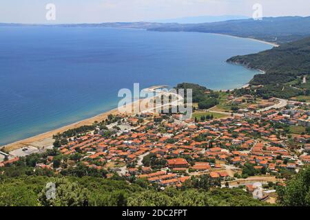 STRATONI an der Küste der Halbinsel Chalkidiki in Nordgriechenland Stockfoto