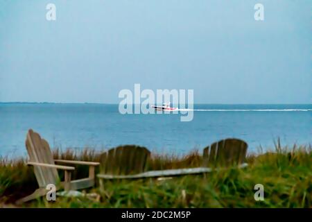 Das Boot lief schnell kurz vor dem Herbst, East Hampton, NY Stockfoto