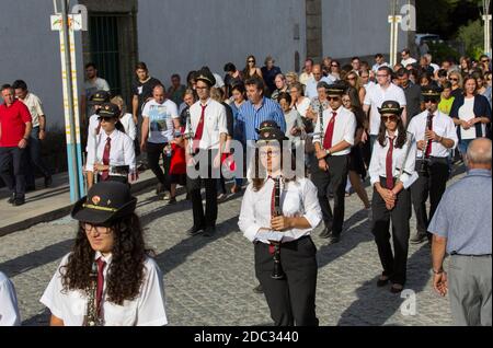 ABADIA, AMARES, PORTUGAL - 15. August 2017: traditionelle religiöse Prozession von Senhora da Abadia in Amares, Portugal Stockfoto