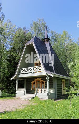 Holzhaus in Mandrogi Russland Architektur Stockfoto