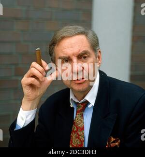 Harald Juhnke, deutscher Schauspieler und Entertainer, 1988. Harald Juhnke, deutscher Schauspieler und Entertainer, 1988. Stockfoto