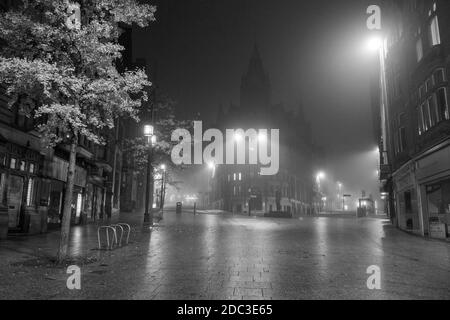 Morgennebel bei Speakers Corner in Nottingham City, Nottinghamshire England Stockfoto