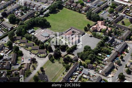 Luftaufnahme der Thameside Primary School, Caldecott, Abingdon, Oxfordshire Stockfoto