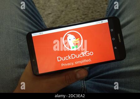 KONSKIE, POLEN - 29. Juni 2019: DuckDuckGo-Logo auf dem Handy angezeigt Stockfoto