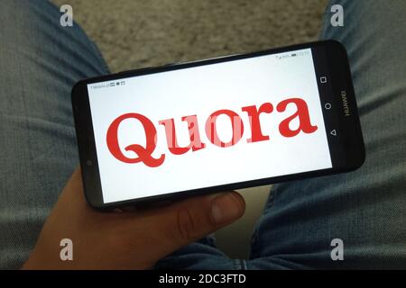 KONSKIE, POLEN - 29. Juni 2019: Das Quora-Logo wird auf dem Mobiltelefon angezeigt Stockfoto