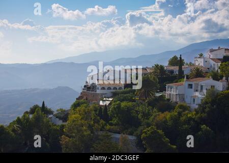 Schöne Villen in Mijas in den Bergen Stockfoto