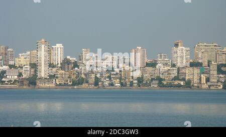 Blick auf Wolkenkratzer am Meer in Mumbai Indien am 8. November 2009 Stockfoto