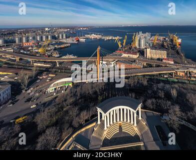 Luftpanorana von Zentrum Stadtlandschaft mit Primorsky Boulevard und Seehafen in Odessa Ukraine Stockfoto