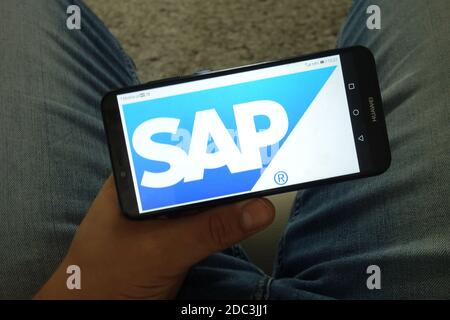 KONSKIE, POLEN - 29. Juni 2019: Logo der SAP SE Software Corporation auf dem Mobiltelefon Stockfoto