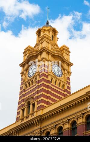 Flinders Street Station ist eine berühmte Gebäude aus dem Jahre 1909 in Melbourne, Australien Stockfoto