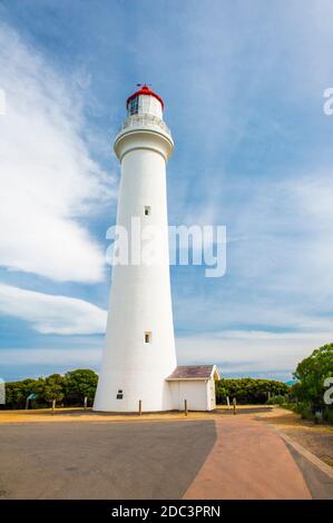 Berühmter Leuchtturm von Split Point in der Nähe der Great Ocean Road an der Südküste des australischen Bundesstaates Victoria. Stockfoto