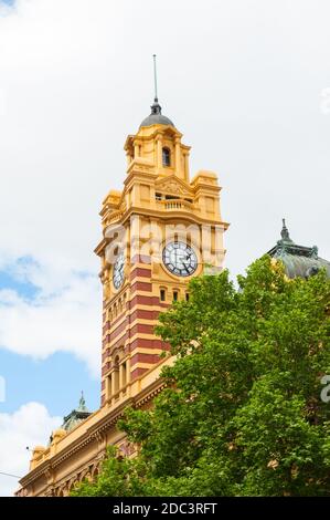 Flinders Street Station ist eine berühmte Gebäude aus dem Jahre 1909 in Melbourne, Australien Stockfoto