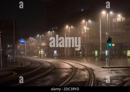 Morgennebel am Marktplatz Nottingham City, Nottinghamshire England Stockfoto