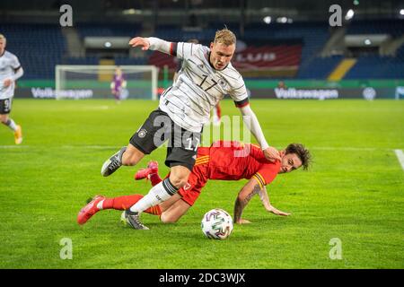 David RAUM (links, GER) gegen Cameron COXE (WAL) Fußball Laenderspiel, U21, EM-Qualifikationsspiel, Deutschland (GER) - Wales (WAL) 2: 1, am 17. November 2020 in Braunschweig. ¬ Verwendung weltweit Stockfoto