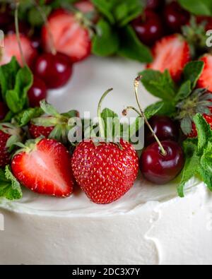 Schöne-Keks-Kuchen mit weißen Creme Stockfoto