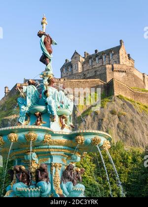 Edinburgh Ross Brunnen Edinburgh kunstvoll neu restaurierten Ross Brunnen in West Princes Street Gardens Edinburgh Castle Edinburgh Midlothian UK GB Stockfoto