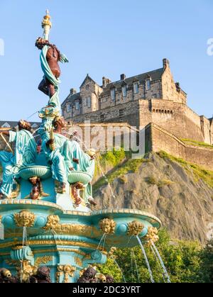 Edinburgh Ross Brunnen Edinburgh kunstvoll neu restaurierten Ross Brunnen in West Princes Street Gardens Edinburgh Castle Edinburgh Midlothian UK GB Stockfoto