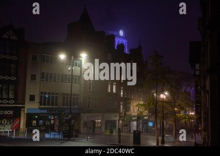 Morgennebel bei Speakers Corner in Nottingham City, Nottinghamshire England Stockfoto