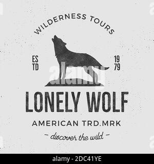 Altes Wildnislabel mit Wolf- und Typografie-Elementen. Wolf-Logo im Vintage-Stil. Drucke von heulenden Wölfen. Einzigartiges Design für T-Shirts. Handgezogener Wolf Stockfoto