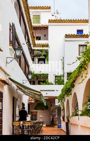 Pueblo Blanco, Urbanisation wie ein andalusisches weißes Dorf gebaut.Torremolinos, Málaga, Costa de Sol, Andalusien, Spanien, Europa Stockfoto