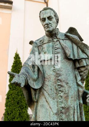 Denkmal für Beato Antonio Rosmini in der Nähe des Heiligtums des Kruzifixes auf dem heiligen Berg Kalvarienberg auf dem Mattarella Hügel, Domodossola, Piemont, Italien Stockfoto