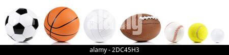 Verschiedene Bälle isoliert auf weißem Hintergrund - Ball Sport Panorama Stockfoto