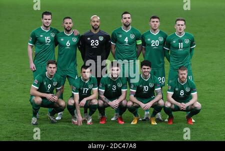 Kevin Long (links), Conor Hourihane, Torhüter Darren Randolph, Shane Duffy, Dara O'Shea, Ronan Curtis, James Collins, Jason Knight, Ryan Manning, Robbie Brady und Daryl Horgan stehen vor dem Auftakt während des UEFA Nations League-Spiels im Aviva Stadium, Dublin, an. Stockfoto