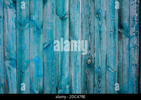 Vintage Holz- Hintergrund mit verblichenen Türkis abblätternde Farbe. Alte bemalten Textur Oberfläche. Schäbig Planken mit gecrackten Farbe. Stockfoto