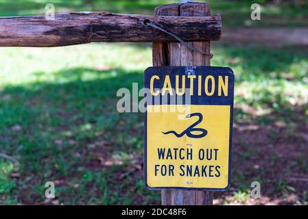 Schlange Warnschild im Outback des Northern Territory, Australien Stockfoto