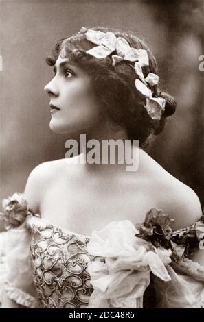 Die berühmte edwardianische englische Schauspielerin und Sängerin Lily Brayton (1876 – 1953), aufgenommen aus einer Fotopostkarte aus der Zeit. Stockfoto