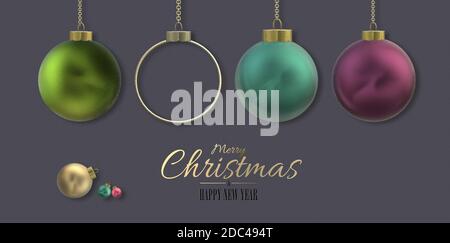 Weihnachtsbanner mit 3D realistischen Weihnachtskugeln auf dunklem pastellfarbenem Hintergrund. Goldener Text Frohe Weihnachten Frohes neues Jahr. 3D-Illustration. Horizontales Design für den Urlaub Stockfoto