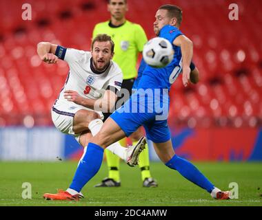 Wembley Stadium, London, 18. November 2020. Harry Kane feuert während des Spiels der UEFA Nations League in Wembley, London England gegen Island - UEFA Nations League - Gruppe A2 - Wembley Bildnachweis: © Mark Pain / Alamy Live News Stockfoto