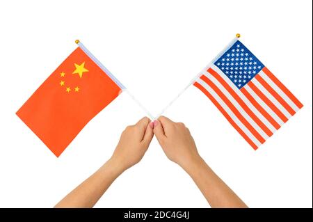 Allianz und Freundschaft zwischen China und den USA, Fahnen isoliert auf weißem Hintergrund Stockfoto