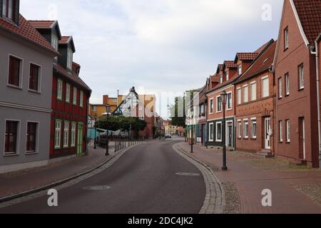 Roebel an der Müritz, Mecklenburg-Vorpommern - August 20 2020: Im Zentrum von Roebel an der Müritz, Seenplatte Mecklenburg, Deutschland Stockfoto