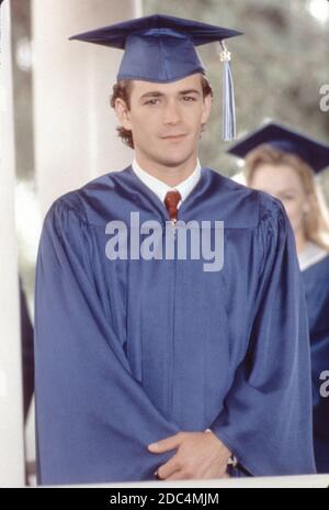 Beverly Hills 90210 Luke Perry porträtiert Dylan Michael McKay in Dieses Abschlussfoto Stockfoto