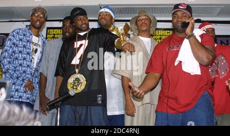 Miami Beach, FL 8-20-2001 Wu Tan Clan Backstage beim 2001 Source Hip Hop Awardsat The Jackie Gleason Theatre Foto von Adam Sculls/PHOTOlink Stockfoto